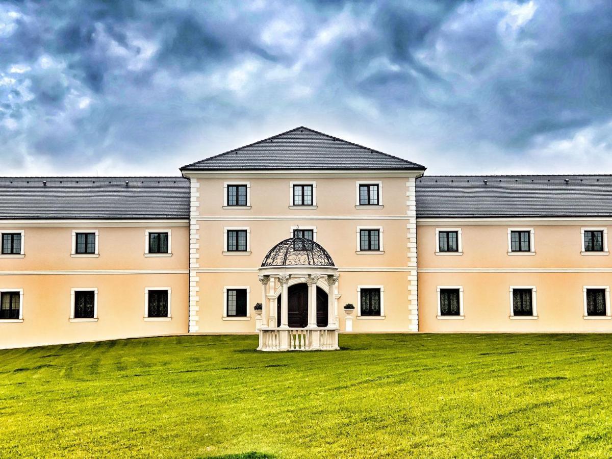 Chateau Sanov Sanov  ภายนอก รูปภาพ